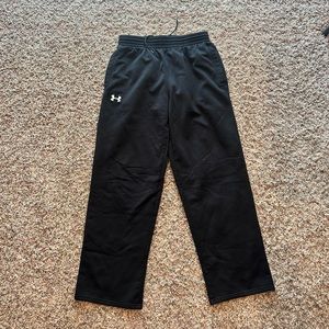 Women’s size large Underarmour athletic pants.